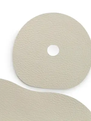 NAMUOS MILLSTONES Leder Tischset Elfenbein Detail